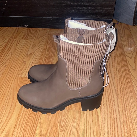 Fall Boots - Picture 3 of 3